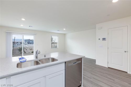 6061 Amaryllis Falls St, North Las Vegas, NV, 89081-5675 | Card Image