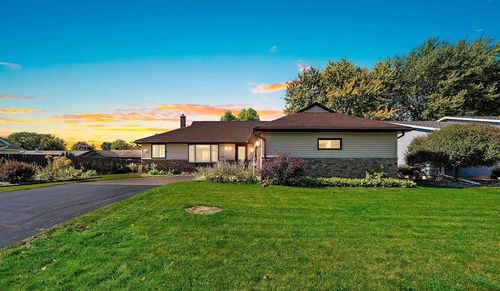 1811 N Whitney Drive, GRAND CHUTE, WI, 54914 | Card Image