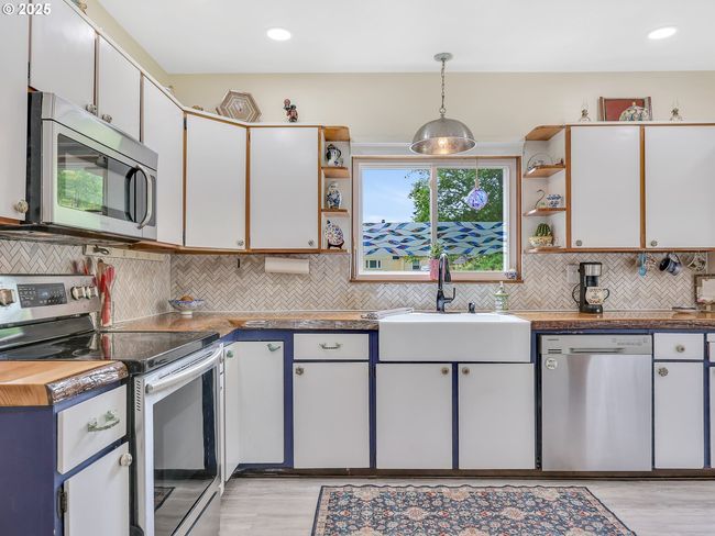 Kitchen | Image 12