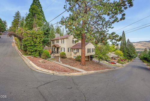 1395 Woodland Dr, Ashland, OR, 97520-3449 | Card Image