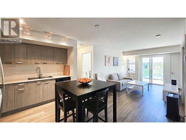 301 - 775 Academy Way, Condo with 3 bedrooms, 3 bathrooms and 1 parking in Kelowna BC | Image 9