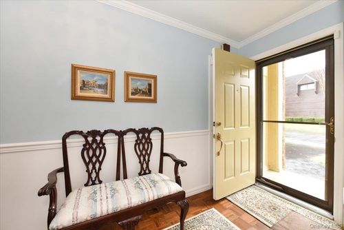 10 Southgate Cir, Massapequa Park, NY, 11762-3809 | Card Image