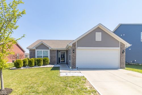 497 Haywood Dr, Greenfield, IN, 46140-5565 | Card Image