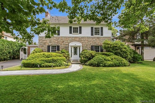 24 Overlook Rd, Great Neck, NY, 11020-1109 | Card Image