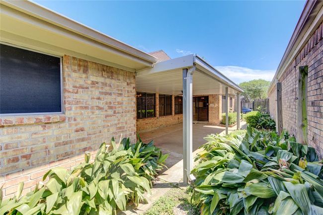 Mature landscaping throughout! | Image 28