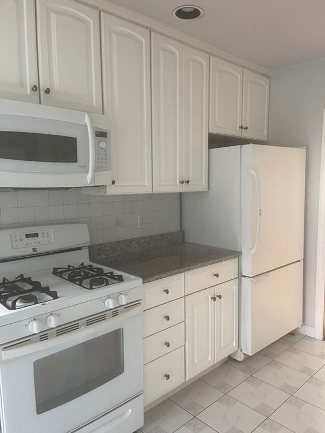 2 - 114 Lake St, Condo with 3 bedrooms, 1 bathrooms and 2 parking in Arlington MA | Image 18