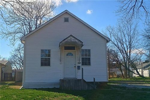512 S West St, Nevada, MO, 64772-3261 | Card Image