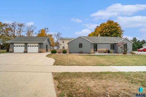 506 8th Ave Sw, Pipestone, MN, 56164-1126 | Card Image