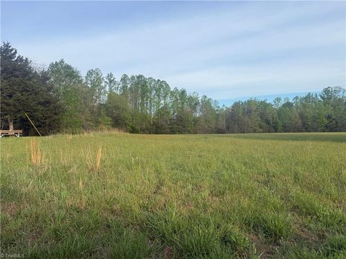 146 Mabes Rd, Eden, NC, 27288-7568 | Card Image