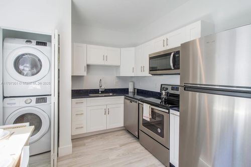 1-427 Nw 34th St, Miami, FL, 33127-3428 | Card Image