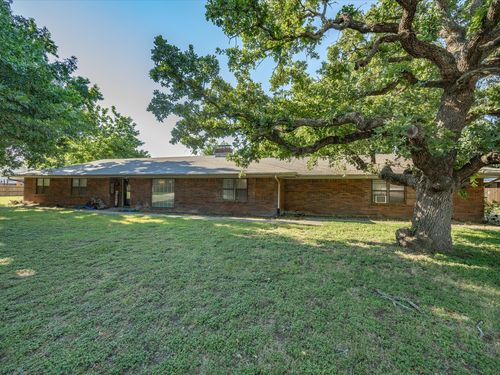 901 Pebble St, Bowie, TX, 76230-3722 | Card Image