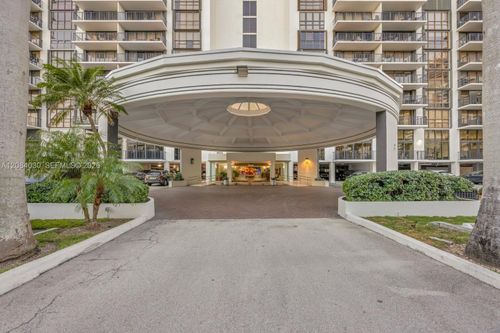 511-1450 Brickell Bay Dr, Miami, FL, 33131-3617 | Card Image