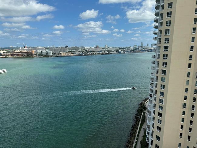 APT-1912 - 888 Brickell Key Dr, Condo with 2 bedrooms, 3 bathrooms and null parking in Miami FL | Image 10