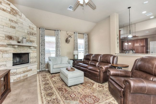 Family Room | Image 16