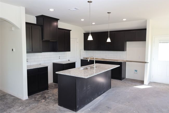 5824 High Plains Trl, House other with 3 bedrooms, 2 bathrooms and null parking in Joshua TX | Image 5