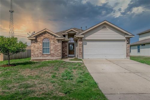 119 Bayliss St, Hutto, TX, 78634-5575 | Card Image