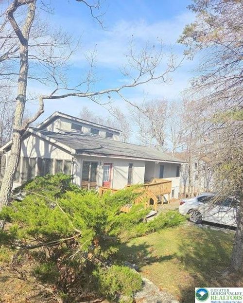 1107 Hampstead Ct, Bushkill, PA, 18324-8088 | Card Image