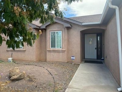 804 Sean Avenue, House other with 3 bedrooms, 2 bathrooms and null parking in Socorro NM | Image 3