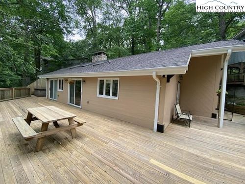 1300 Laurel Ln, Blowing Rock, NC, 28605-6138 | Card Image