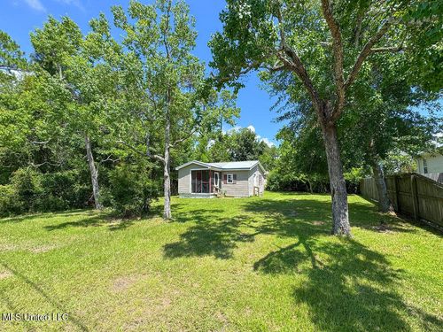 210 Gulfside St, Waveland, MS, 39576-3122 | Card Image