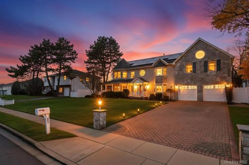 277 Clocks Blvd, Massapequa, NY, 11758-7739 | Card Image