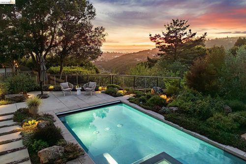 7919 Phaeton Dr, Oakland, CA, 94605 | Card Image