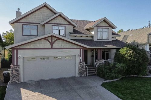 8 Canyoncrest Point W, Home with 5 bedrooms, 3 bathrooms and 5 parking in Lethbridge AB | Card Image