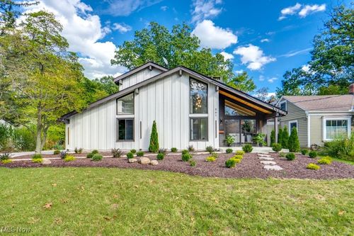 561 Upland Rd, Bay Village, OH, 44140-2852 | Card Image