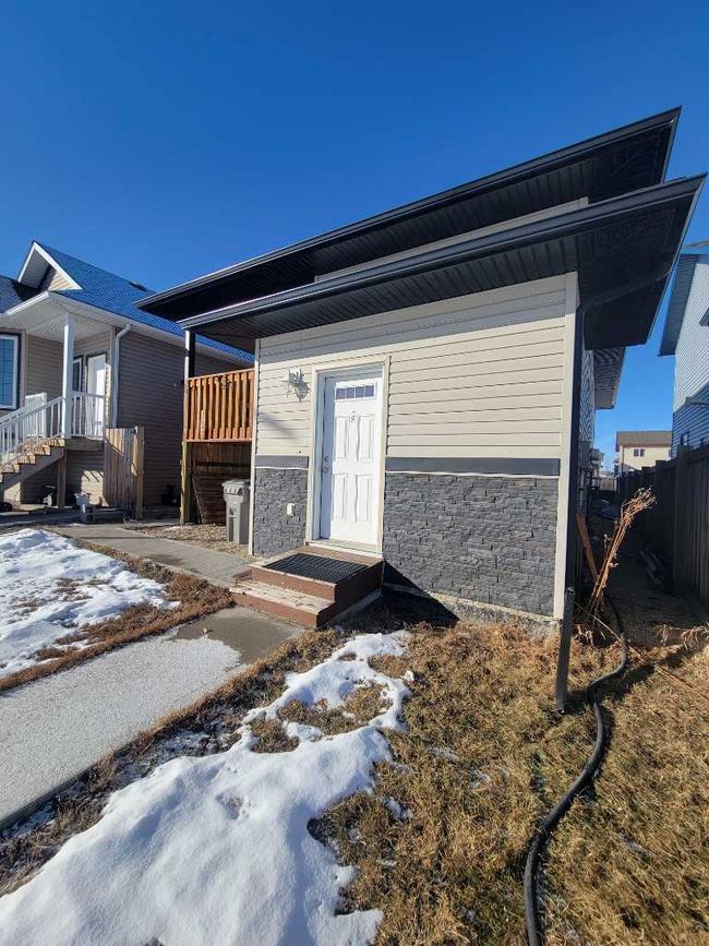 11542 76 Avenue, Home with 5 bedrooms, 2 bathrooms and 4 parking in Grande Prairie AB | Image 3