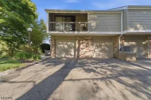 2 Westway, Clinton, NJ, 08809-1143 | Card Image