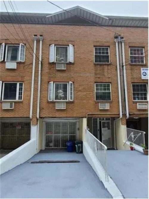 772 Lincoln Ave, Brooklyn, NY, 11208-4608 | Card Image