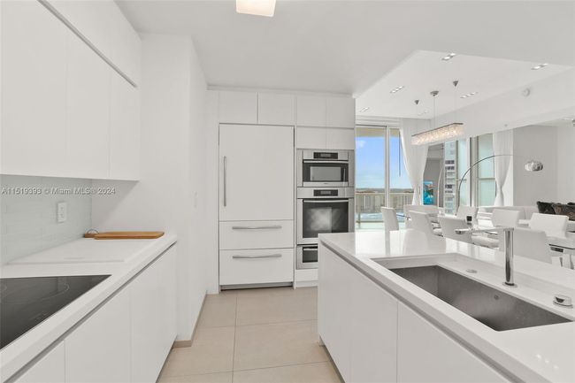 APT-2004 - 50 S Pointe Dr, Condo with 2 bedrooms, 3 bathrooms and null parking in Miami Beach FL | Image 9