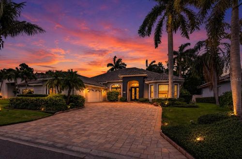 820 Sand Pine Dr Ne, ST PETERSBURG, FL, 33703-3142 | Card Image