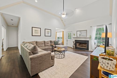 100 Autumn View Dr, Sterrett, AL, 35147-9221 | Card Image