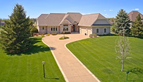 309 Lindsay Rd, Hudson, WI, 54016-8068 | Card Image