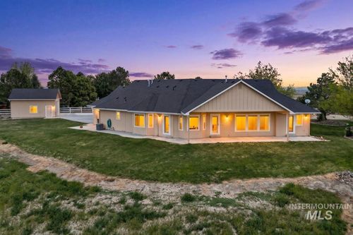 5803 Whispering Hills Dr, Marsing, ID, 83639-8266 | Card Image