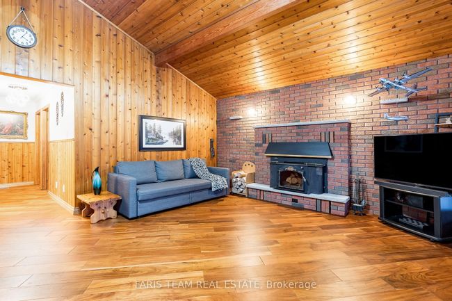 8 Celestine Crt, House other with 5 bedrooms, 2 bathrooms and 9 parking in Tiny ON | Image 16