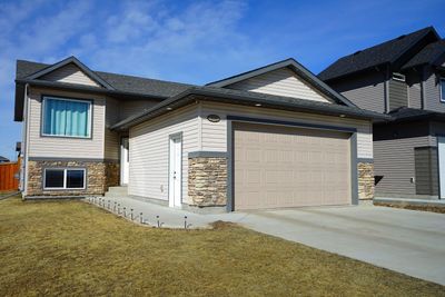 8502 87 St, House detached with 3 bedrooms, 2 bathrooms and 4 parking in Grande Prairie AB | Image 1