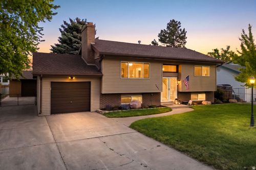 9662 S 520 E, Sandy, UT, 84070-3539 | Card Image