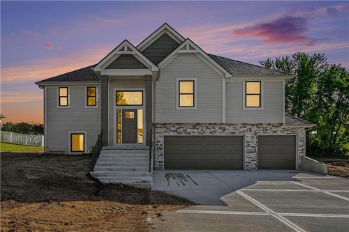 12408 Morgan St, Excelsior Springs, MO, 64024-2950 | Card Image