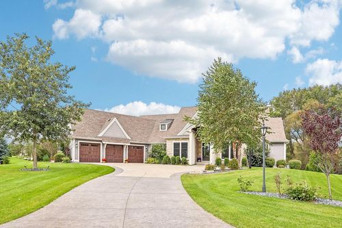 W248N2175 Kettle Cove Court, PEWAUKEE, WI, 53072 | Card Image
