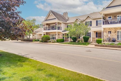 apt-101-7942 Williamsburg Ct, Bristol, WI, 53104-8704 | Card Image