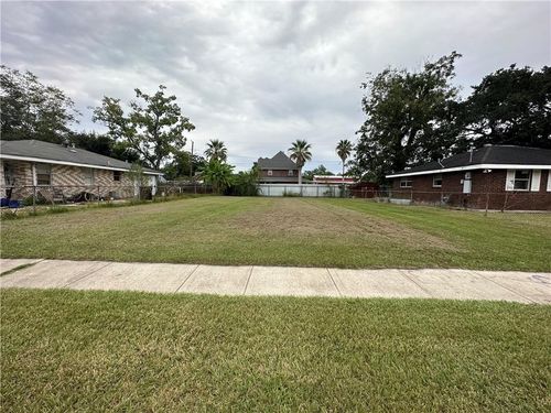 1933 Heights Dr, Saint Bernard, LA, 70085-4847 | Card Image
