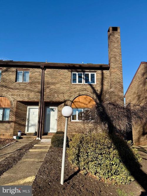 28 Servan Ct, WILMINGTON, DE, 19805-2945 | Card Image