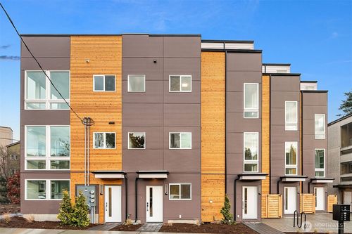 5114 24th Ave Ne, Seattle, WA, 98105-3207 | Card Image