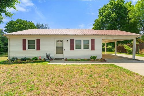 1084 Middlefork Dr, Walnut Cove, NC, 27052-6961 | Card Image