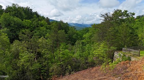610 Pinnacle Vista Rd, Gatlinburg, TN, 37738-6594 | Card Image