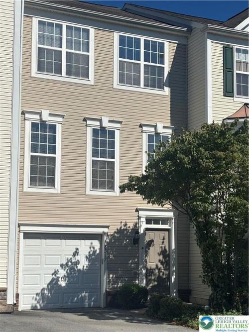 8517 Gateway Rd, BREINIGSVILLE, PA, 18031-1559 | Card Image