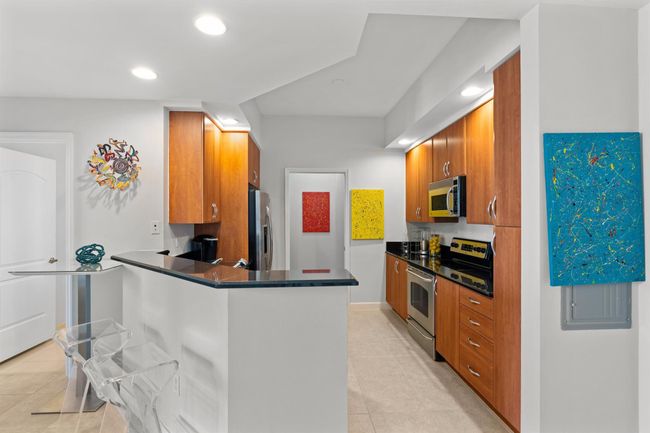 UNIT-1417 - 801 S Olive Ave, Condo with 2 bedrooms, 2 bathrooms and null parking in West Palm Beach FL | Image 8
