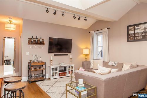 309 1st St, Hoboken, NJ, 07030-2440 | Card Image